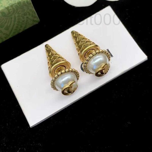 charm designer new brass material inlaid with pearl ice cream shape design english letter sense earrings earstuds 5srb, Golden
charm designer new brass material inlaid with pearl ice cream shape design english letter sense earrings earstuds 5srb, Golden