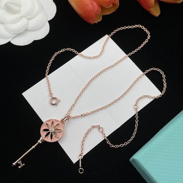 2023 lovely cute pendant necklaces long rose gold thin stainless steel chain flower pink key design women necklace with dust bag and box, Silver
2023 lovely cute pendant necklaces long rose gold thin stainless steel chain flower pink key design women necklace with dust bag and box, Silver