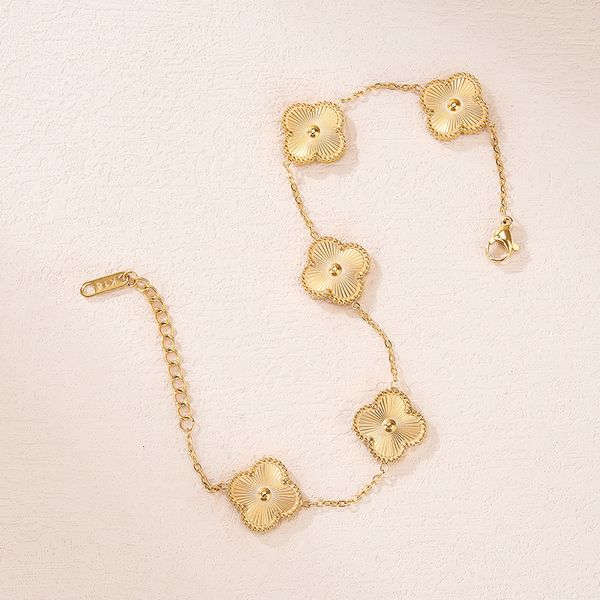 charm bracelets vintage four leaf clover charms bracelet for women gold plated bracelet luxury hand jewelry party gifts 230814, Golden;silver
charm bracelets vintage four leaf clover charms bracelet for women gold plated bracelet luxury hand jewelry party gifts 230814, Golden;silver