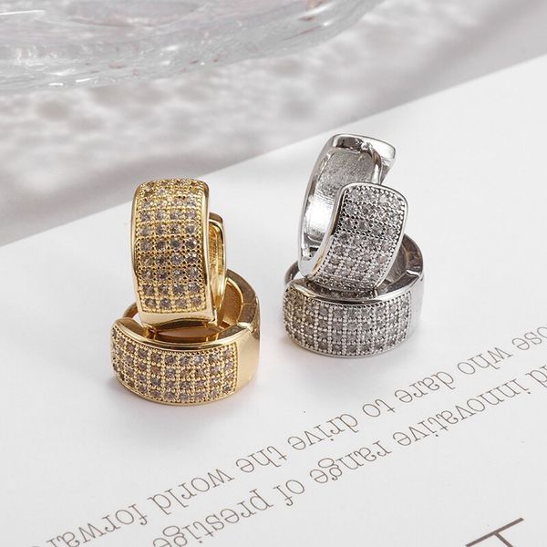 stud fashion inlaid shiny zircon crystal trend copper earrings for men and women high-end banquet year jewelry 230815, Golden;silver
stud fashion inlaid shiny zircon crystal trend copper earrings for men and women high-end banquet year jewelry 230815, Golden;silver