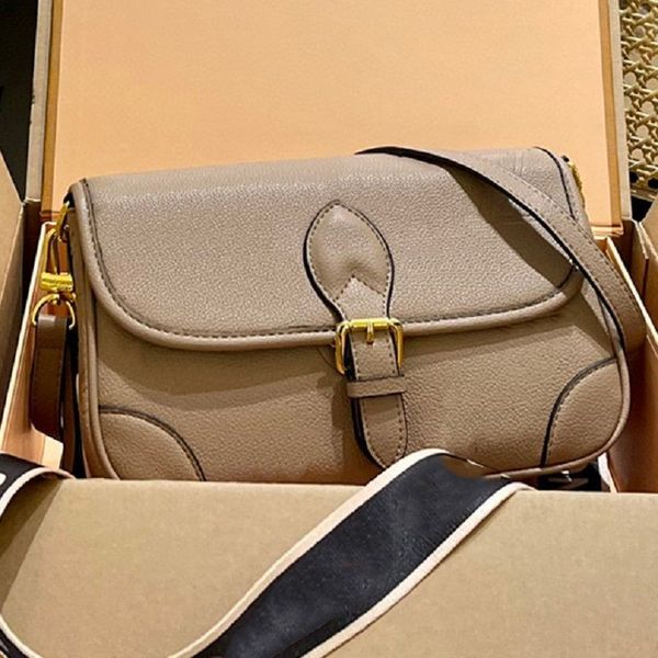 designer bags shoulder bag totes real leather luxury old flower diane baguette handbag large-capacity canvas strap embossed letters colorful
designer bags shoulder bag totes real leather luxury old flower diane baguette handbag large-capacity canvas strap embossed letters colorful