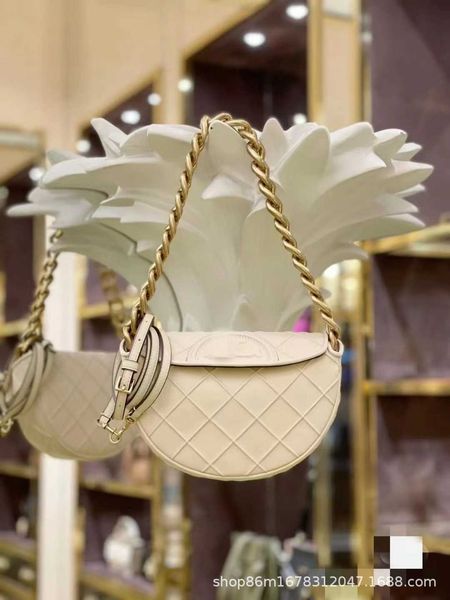 designer bag 2024 early launch tb new fleming sheepskin diamond half moon single shoulder crossbody chain portable underarm
designer bag 2024 early launch tb new fleming sheepskin diamond half moon single shoulder crossbody chain portable underarm