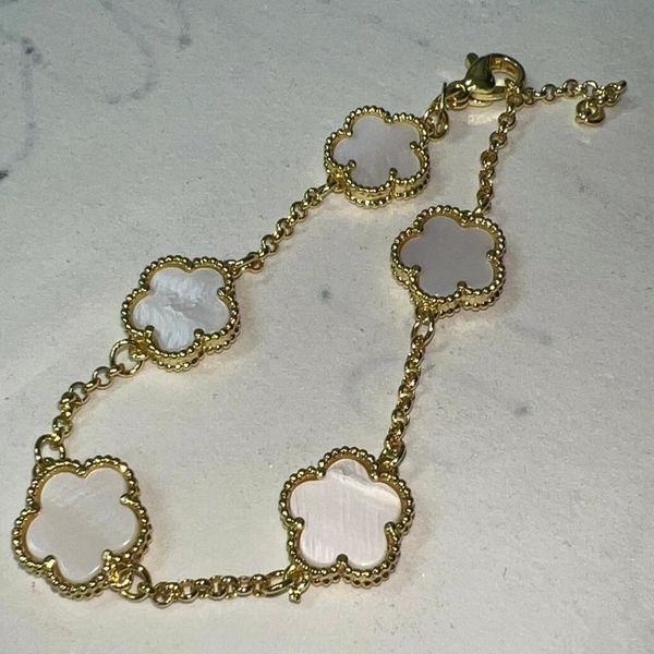 charm bracelets fiveleaf clover bracelet classic fourleaf 16 colors natural stone shell luxury jewelry 230814, Golden;silver
charm bracelets fiveleaf clover bracelet classic fourleaf 16 colors natural stone shell luxury jewelry 230814, Golden;silver