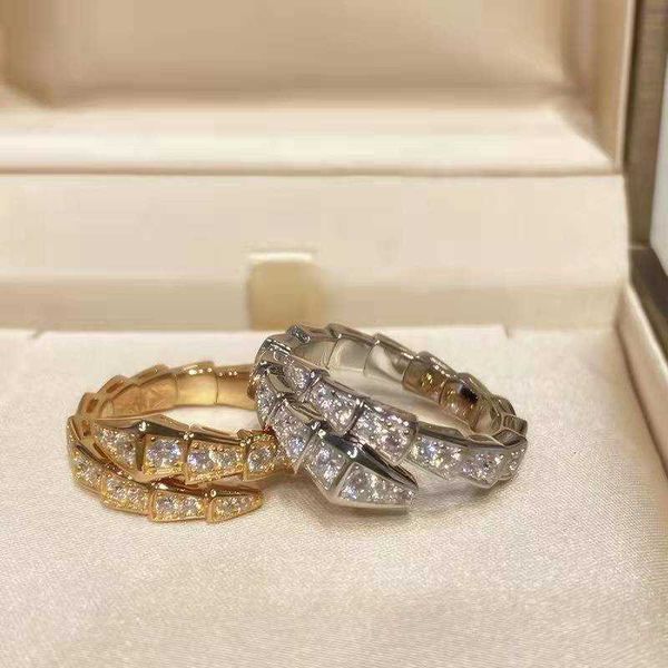 Luxury Bvlgr top jewelry accessories designer woman Seiko ring inlaid with diamond snake bone rose gold female net red popular opening ring Valentine's Day gift
Luxury Bvlgr top jewelry accessories designer woman Seiko ring inlaid with diamond snake bone rose gold female net red popular opening ring Valentine's Day gift