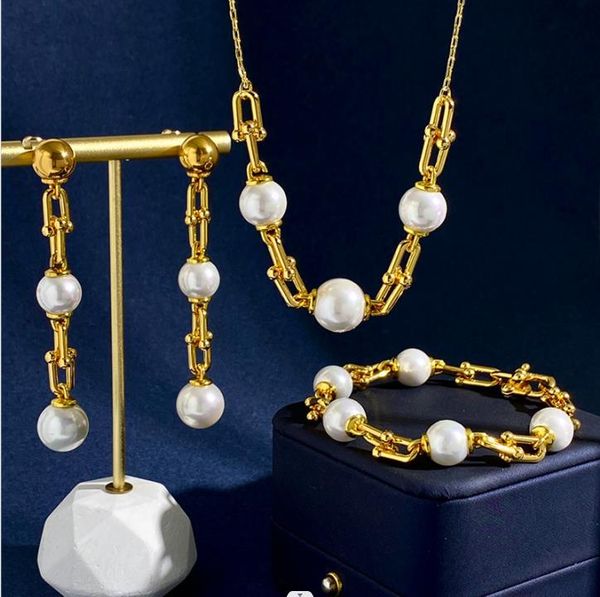 new designed fashion 925 silvert-letter u-shaped buckle metal chain with pearls necklace titanium steel bracelet earring designer jewelry t0, Silver
new designed fashion 925 silvert-letter u-shaped buckle metal chain with pearls necklace titanium steel bracelet earring designer jewelry t0, Silver