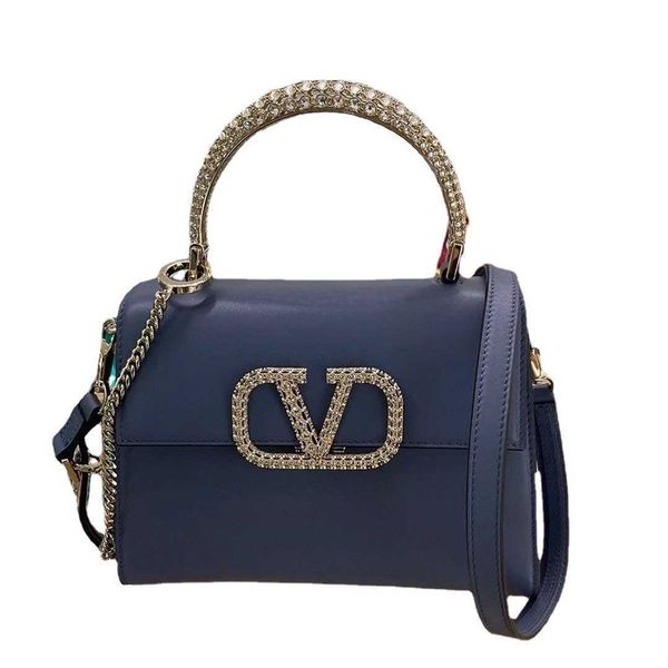 2023 new v handbag diamond for ladies designer v bags fashion metal chain shoulder bag bag large capacity flip bag small square bag tote bag
2023 new v handbag diamond for ladies designer v bags fashion metal chain shoulder bag bag large capacity flip bag small square bag tote bag