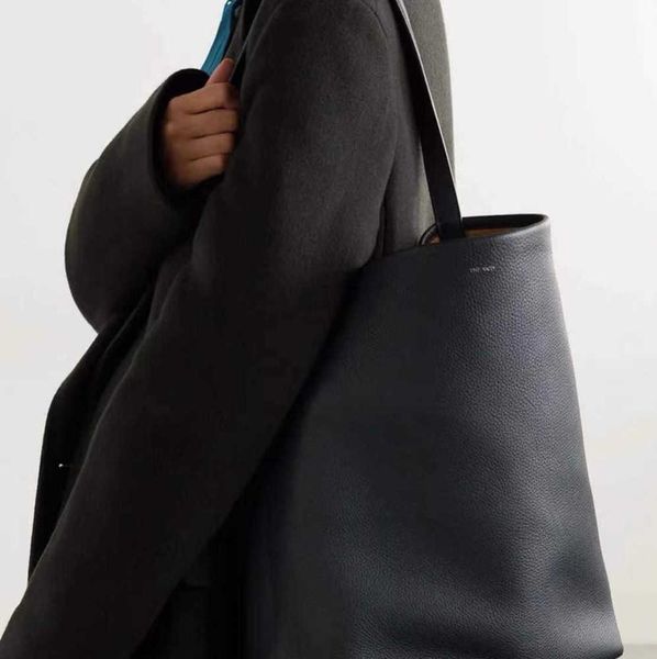 the row bag leather large capacity single shoulder bucket bag large tote bag europe and the united states fashion leisure commuter bag women
the row bag leather large capacity single shoulder bucket bag large tote bag europe and the united states fashion leisure commuter bag women