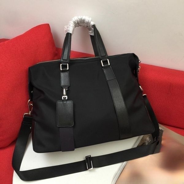 large capacity duffel bag chain travel bag outdoor leather canvas bag universal designer fashion duffel bag essential for short trips
large capacity duffel bag chain travel bag outdoor leather canvas bag universal designer fashion duffel bag essential for short trips