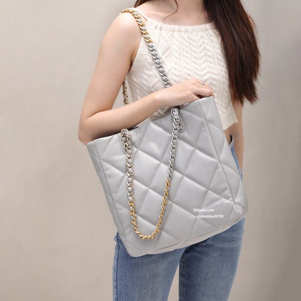 designer 19 tote bag 10a womens luxury fashion shopping bag sheepskin chain bag lady high end shoulder bag imitation 37cm handbags purse
designer 19 tote bag 10a womens luxury fashion shopping bag sheepskin chain bag lady high end shoulder bag imitation 37cm handbags purse