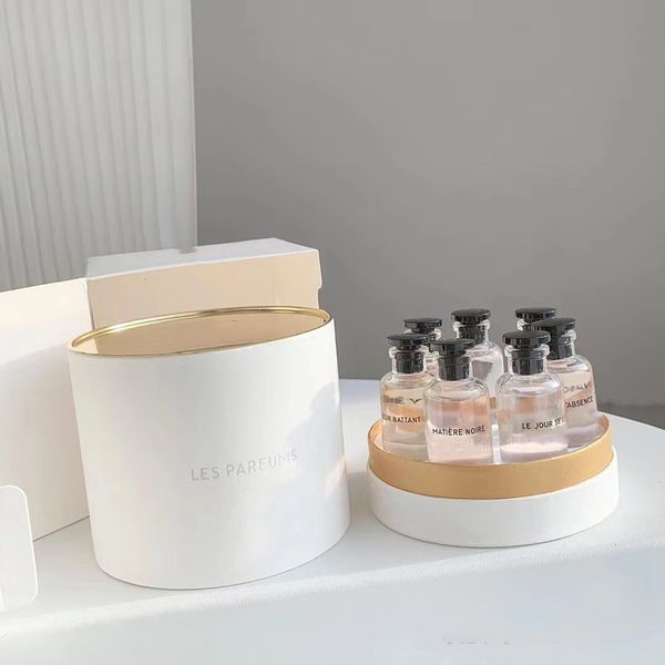 luxury designer 7 in 1 perfume set 10ml 7pcs rose etoile filante/ cceur battant/ attrape-reves/ matiere noire/ le jour se leve/ heures d
luxury designer 7 in 1 perfume set 10ml 7pcs rose etoile filante/ cceur battant/ attrape-reves/ matiere noire/ le jour se leve/ heures d