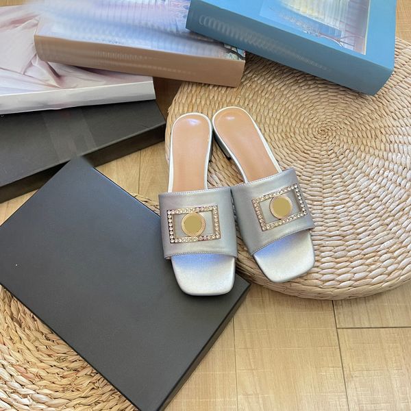 crystal metal logo medusa 95 satin slide outdoors woman shoe loafer slippers designer sandal flat heel mule leather sliders black beach summ
crystal metal logo medusa 95 satin slide outdoors woman shoe loafer slippers designer sandal flat heel mule leather sliders black beach summ