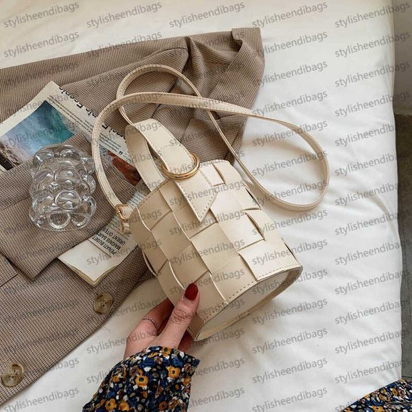 woven bag shoulder bag women handbag fashion bucket bag underarm bag crossbody bag drawstring bag solid color bag daily leisure bag stylishe
woven bag shoulder bag women handbag fashion bucket bag underarm bag crossbody bag drawstring bag solid color bag daily leisure bag stylishe
