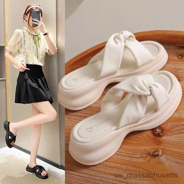 slipper thick-soled slippers women new leisure soft-soled soft-faced in the summer of 2023 increase the bottom of sandals and slippers r2308, Black;grey
slipper thick-soled slippers women new leisure soft-soled soft-faced in the summer of 2023 increase the bottom of sandals and slippers r2308, Black;grey