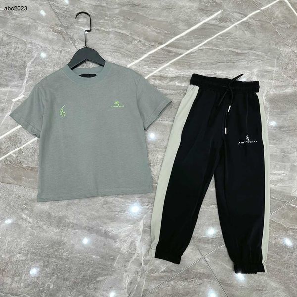 new designer baby sets tracksuits fashion kids suits size 100-160 cm 2pcs front and rear green logo printed t-shirt and lace up pants july11, White
new designer baby sets tracksuits fashion kids suits size 100-160 cm 2pcs front and rear green logo printed t-shirt and lace up pants july11, White