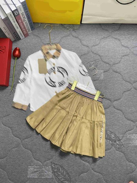 designer baby suits autumn set girl tracksuits size 100-150 cm 2pcs round logo printed long sleeve shirt and khaki skirt july26, White
designer baby suits autumn set girl tracksuits size 100-150 cm 2pcs round logo printed long sleeve shirt and khaki skirt july26, White