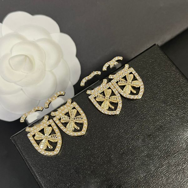 simple style 18k gold plated 925 silver luxury brand designers letters stud eardrop famous women round crystal rhinestone pearl c earring we, Golden;silver
simple style 18k gold plated 925 silver luxury brand designers letters stud eardrop famous women round crystal rhinestone pearl c earring we, Golden;silver