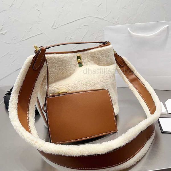 designer bags triomphe teen box shoulder bag saddle women plush ss body bucket handbags fashion messenger with coin purses hand
designer bags triomphe teen box shoulder bag saddle women plush ss body bucket handbags fashion messenger with coin purses hand