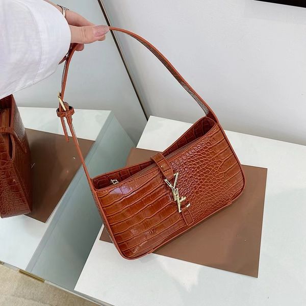 high-end tote bag, underarm bag, men's and women's bag, shoulder bag, leather miscellaneous bag, brand name bag, crossbody bag, cr
high-end tote bag, underarm bag, men's and women's bag, shoulder bag, leather miscellaneous bag, brand name bag, crossbody bag, cr