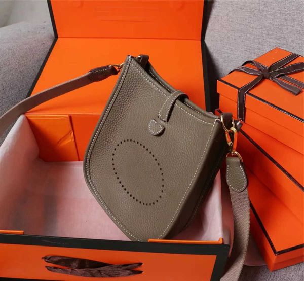 totes bag herbags famous evelyn bag designer openwork lettering scarf women's shoulder clutch men luxury designer tote crossbody pochet
totes bag herbags famous evelyn bag designer openwork lettering scarf women's shoulder clutch men luxury designer tote crossbody pochet