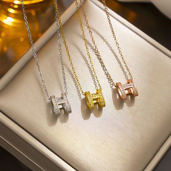 luxury designer fashion pendant necklaces letter pendant men women diamond rhinestone chain necklaces jewelry accessory wedding gifts, Silver
luxury designer fashion pendant necklaces letter pendant men women diamond rhinestone chain necklaces jewelry accessory wedding gifts, Silver