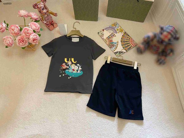 23ss designer baby clothes kids summer suit tracksuit size 90-160 cm 2pcs cartoon printed t-shirt and colorful logo printed shorts july10, White
23ss designer baby clothes kids summer suit tracksuit size 90-160 cm 2pcs cartoon printed t-shirt and colorful logo printed shorts july10, White