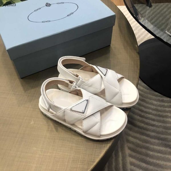 23ss designer kids shoes baby sandals size 26-35 metal geometric logo decoration girl slippers box packaging july10, Black;red
23ss designer kids shoes baby sandals size 26-35 metal geometric logo decoration girl slippers box packaging july10, Black;red