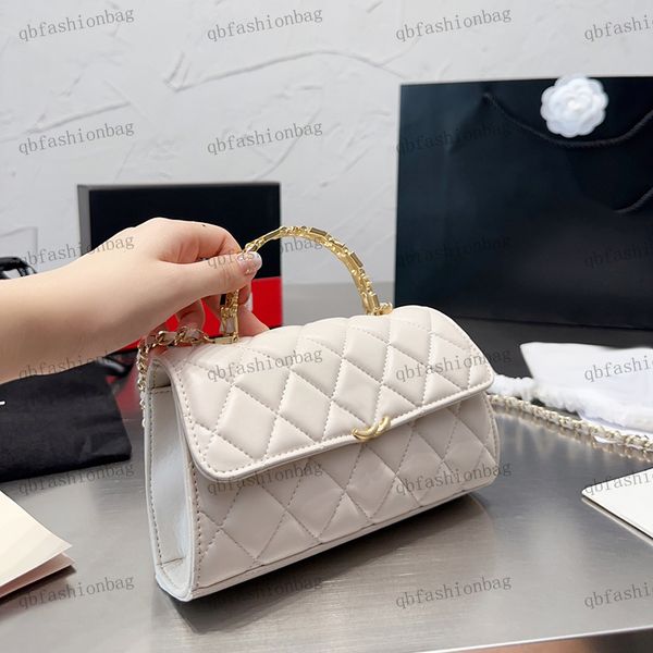 designer women shoulder bag handle bag beautifully woven handle luxury handbag matelasse chain diagonal shoulder bag gold hardware c-buckle
designer women shoulder bag handle bag beautifully woven handle luxury handbag matelasse chain diagonal shoulder bag gold hardware c-buckle