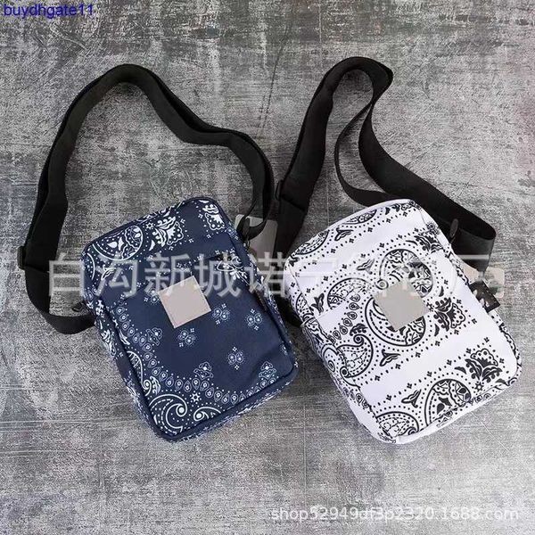 u1gs fashion luxury brand carthart accessories new shoulder bag cashew flower crossbody workwear casual small, Silver
u1gs fashion luxury brand carthart accessories new shoulder bag cashew flower crossbody workwear casual small, Silver