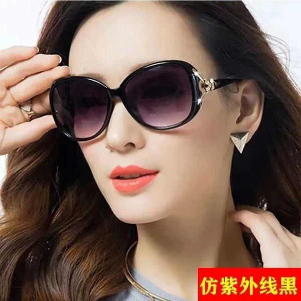 classic celebrity style for women sun uv protection outdoor driving beach sunglasses travel essential glasses, White;black
classic celebrity style for women sun uv protection outdoor driving beach sunglasses travel essential glasses, White;black