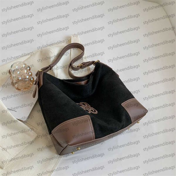 women bag shoulder bag handbag vintage bag fashion tote bag magnetic buckle large capacity underarm bag frosted texture ladies commuter bag
women bag shoulder bag handbag vintage bag fashion tote bag magnetic buckle large capacity underarm bag frosted texture ladies commuter bag