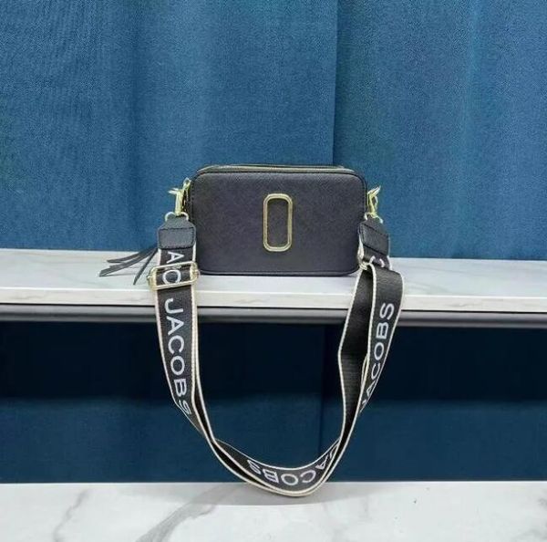 designer women bags new 2023 contrast color small square bag trend letter single shoulder messenger bags wholesale 20-12-7cm m003, Red;black
designer women bags new 2023 contrast color small square bag trend letter single shoulder messenger bags wholesale 20-12-7cm m003, Red;black