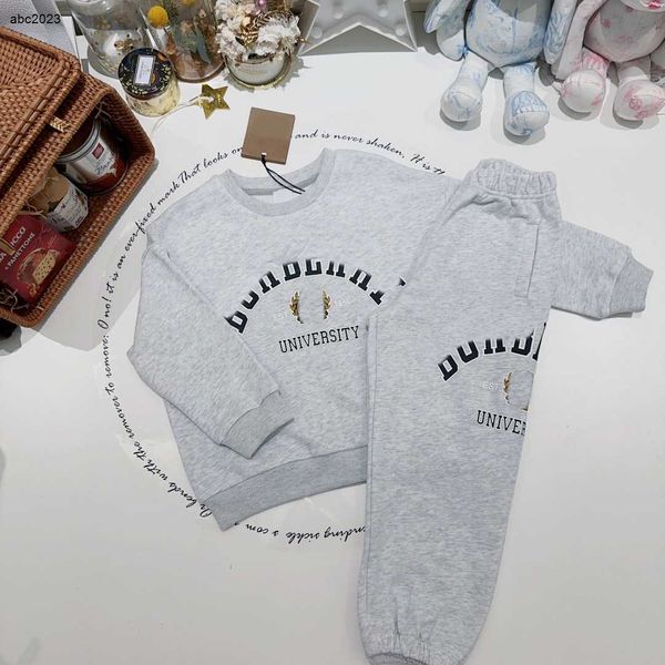 new designer tracksuits baby suits fashion autumn set size 90-160 cm 2pcs curved letter printed sweaters and sports pants july19, White
new designer tracksuits baby suits fashion autumn set size 90-160 cm 2pcs curved letter printed sweaters and sports pants july19, White