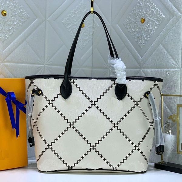 luxury handbag shoulder bag shopping bag full leather pressed printed men's and women's fashion internet celebrity the same model
luxury handbag shoulder bag shopping bag full leather pressed printed men's and women's fashion internet celebrity the same model