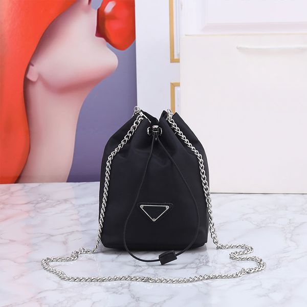 designer mini bucket bag nylon handbag purse small totes luxury chain crossbody bags drawstring closure phone pouch metal triangle mirror qu
designer mini bucket bag nylon handbag purse small totes luxury chain crossbody bags drawstring closure phone pouch metal triangle mirror qu