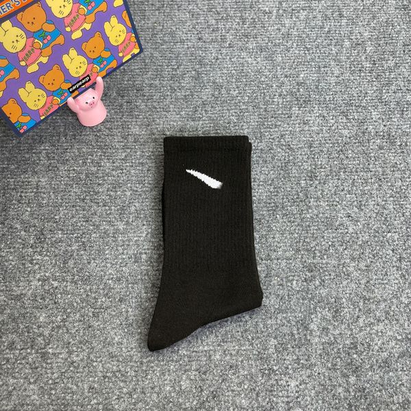 men's socks black and white football basketball sports sock 2023 skateboarding fashion men's letter printed socks sports socks hip
men's socks black and white football basketball sports sock 2023 skateboarding fashion men's letter printed socks sports socks hip