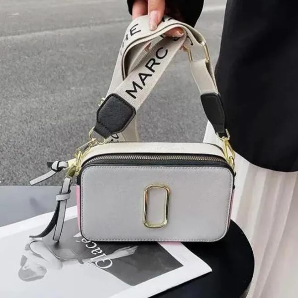 retail cosmetic bag women wallets new 2022 contrast color small square bag trend letter single shoulder messenger bags 00230722, Black;red
retail cosmetic bag women wallets new 2022 contrast color small square bag trend letter single shoulder messenger bags 00230722, Black;red