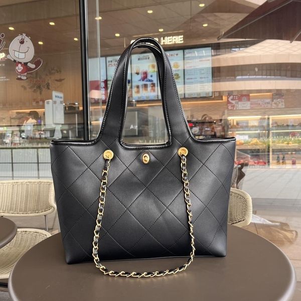designer handbag fashion chain bag luxury leather shoulder bag large capacity shopping bag new summer handbag
designer handbag fashion chain bag luxury leather shoulder bag large capacity shopping bag new summer handbag