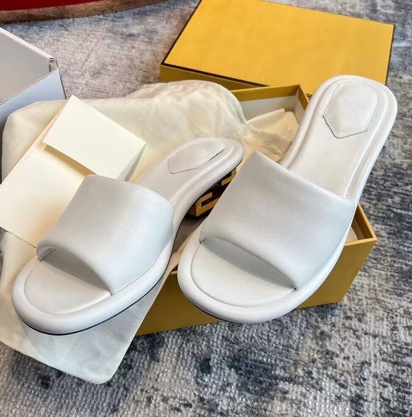 summer 2023 brand baguette wide-band sandals shoes nappa leather nude black white slides sculptural heels lady slide flats elegant walking s
summer 2023 brand baguette wide-band sandals shoes nappa leather nude black white slides sculptural heels lady slide flats elegant walking s