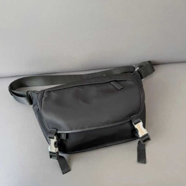 luxury designer messenger bag multi-layer pocket large capacity shoulder bag buckle flip hiking bag p2183
luxury designer messenger bag multi-layer pocket large capacity shoulder bag buckle flip hiking bag p2183