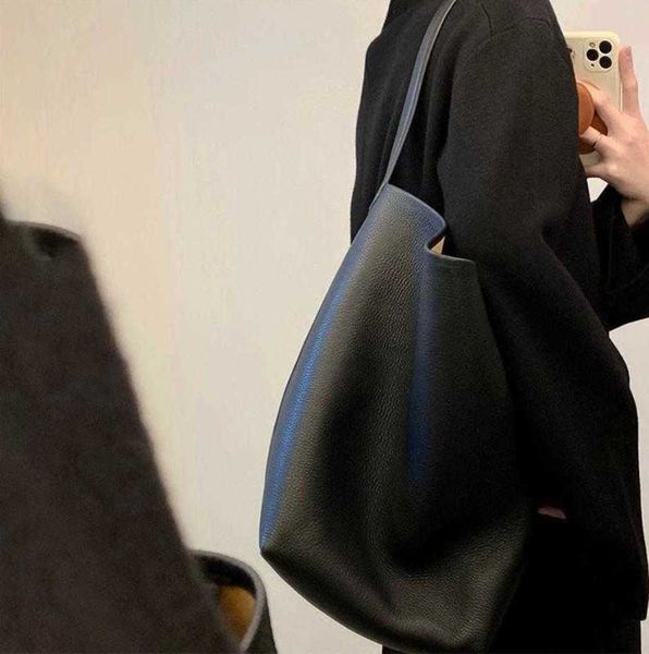 designer bag the row bucket bag small big and versatile new tote handbag large capacity single shoulder portable leather light luxury and hi
designer bag the row bucket bag small big and versatile new tote handbag large capacity single shoulder portable leather light luxury and hi