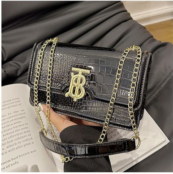 new niche crocodile patterned small square bag, shoulder bag, fashionable and versatile chain crossbody bag