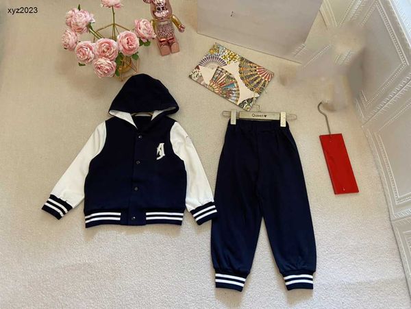 23ss designer kids tracksuit fashion autumn baby suit size 100-160 cm 2pcs panel design hooded jacket and sports pants july08, White
23ss designer kids tracksuit fashion autumn baby suit size 100-160 cm 2pcs panel design hooded jacket and sports pants july08, White