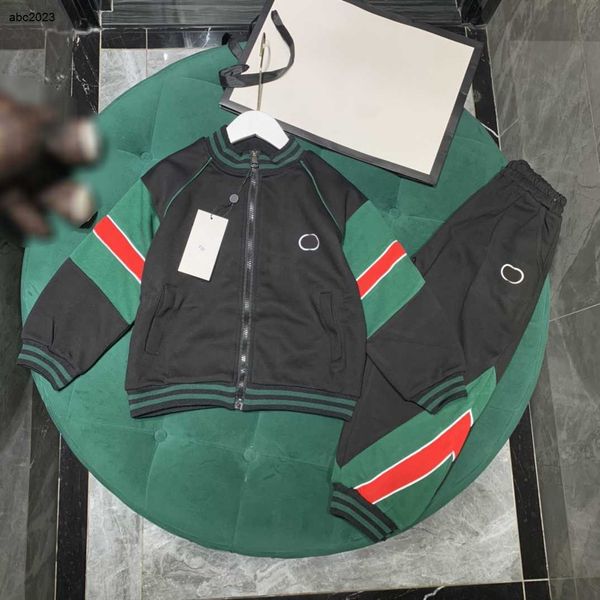 new designer baby suits autumn set tracksuits size 90-140 cm 2pcs splicing design zipper jacket and logo printing pants july16, White
new designer baby suits autumn set tracksuits size 90-140 cm 2pcs splicing design zipper jacket and logo printing pants july16, White