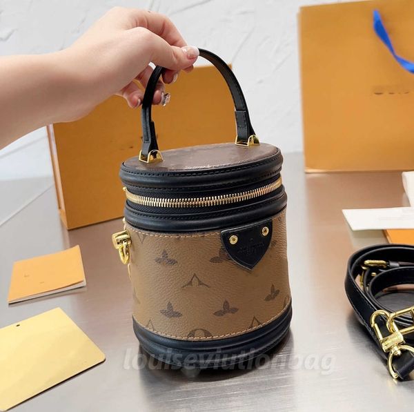 designer bucket bag cellphone messenger crossbody shoulder bags the tote bag women luxury clutch pu handbags lady
designer bucket bag cellphone messenger crossbody shoulder bags the tote bag women luxury clutch pu handbags lady