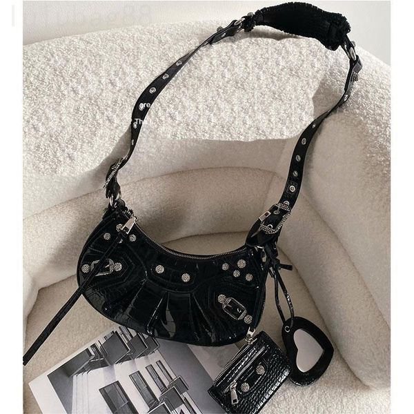 black designer bag le cagole cross body shoulder bags motorcycle city leather pochette womens bag luxury pretty hiphop trendy famous
black designer bag le cagole cross body shoulder bags motorcycle city leather pochette womens bag luxury pretty hiphop trendy famous