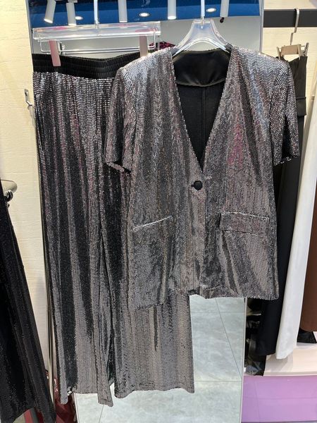 mens tracksuits dc5593 fashion sets runway luxury famous brand european design party style clothing 230815, Gray
mens tracksuits dc5593 fashion sets runway luxury famous brand european design party style clothing 230815, Gray