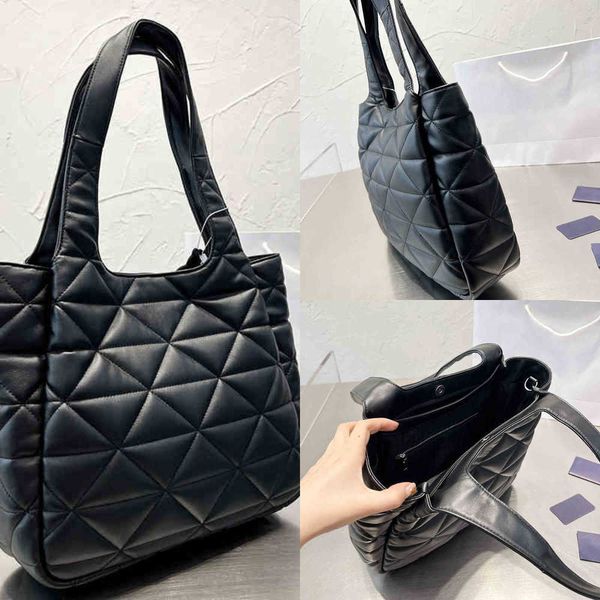 tote bag designer totes bags shopping bag women handbag luxury leather shoulder classic triangle ladies wallet solid color 220913
tote bag designer totes bags shopping bag women handbag luxury leather shoulder classic triangle ladies wallet solid color 220913