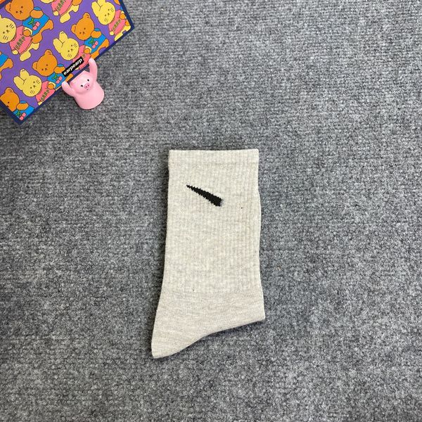 21ss luxur socks for mens and womens sport long sock 100% cotton sports wholesale couple 5 pcs with box men's women stockings pure cott, Black
21ss luxur socks for mens and womens sport long sock 100% cotton sports wholesale couple 5 pcs with box men's women stockings pure cott, Black