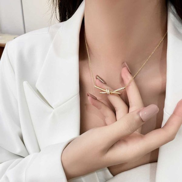 versatile tiffay knot diamond necklace women's 925 sterling silver high edition fashion versatile v gold lock bone chain, Black
versatile tiffay knot diamond necklace women's 925 sterling silver high edition fashion versatile v gold lock bone chain, Black