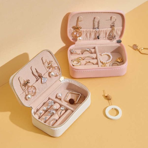 new jewelry box display travel case organizer storage boxes portable leather joyeros organizador de joyas 230814, Black;white
new jewelry box display travel case organizer storage boxes portable leather joyeros organizador de joyas 230814, Black;white